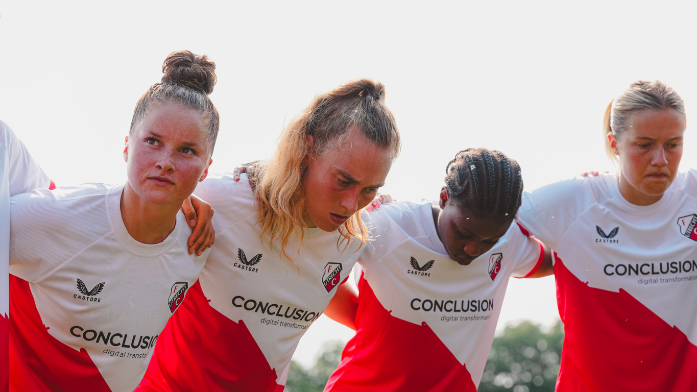 FC Utrecht Vrouwen op bezoek in Eindhoven