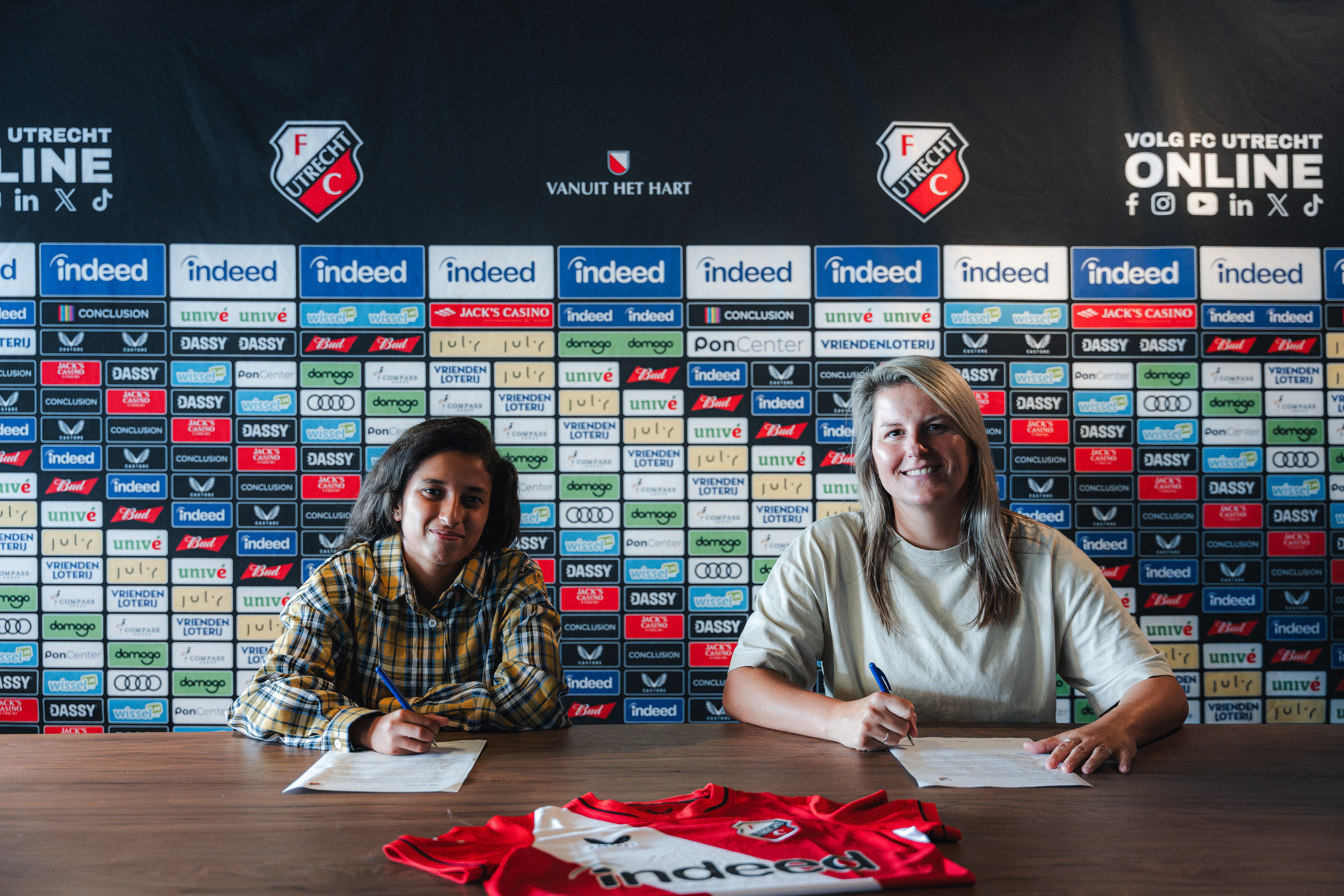 Eerste profcontract voor Melek Hader
