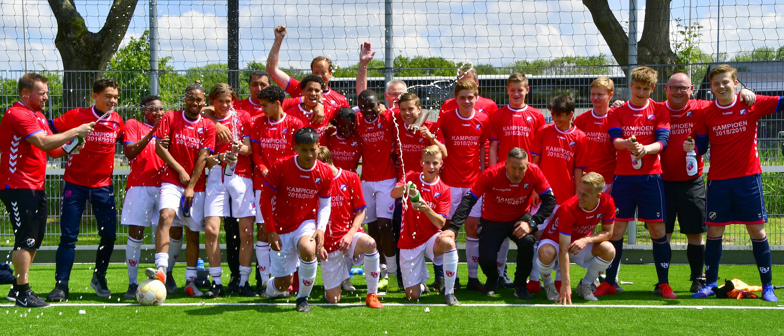 FC Utrecht O16 wint kampioenswedstrijd