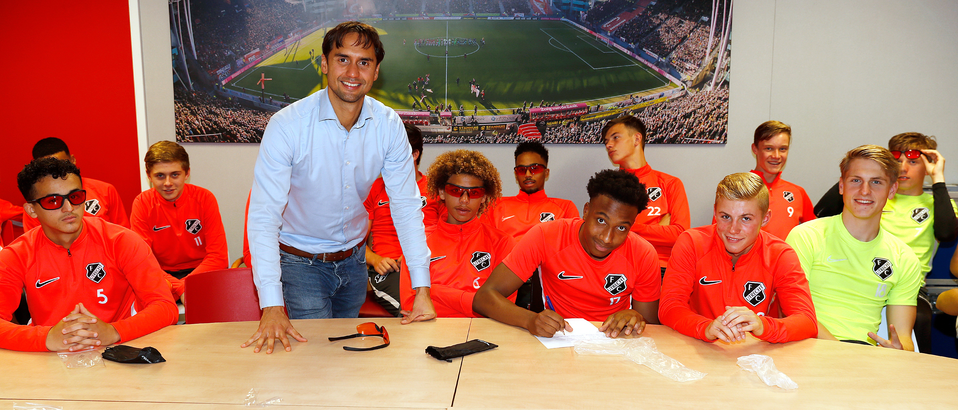 Jeugdspelers verbeteren rust met speciale slaapbril