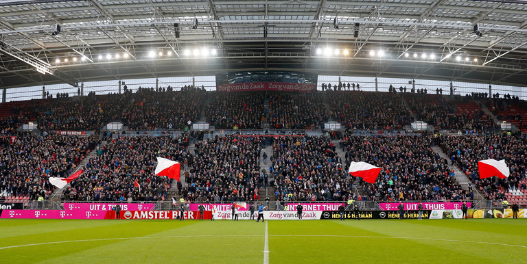 Met Het Elftal Van 1970 In Een Elektrische Boot De Singels Op