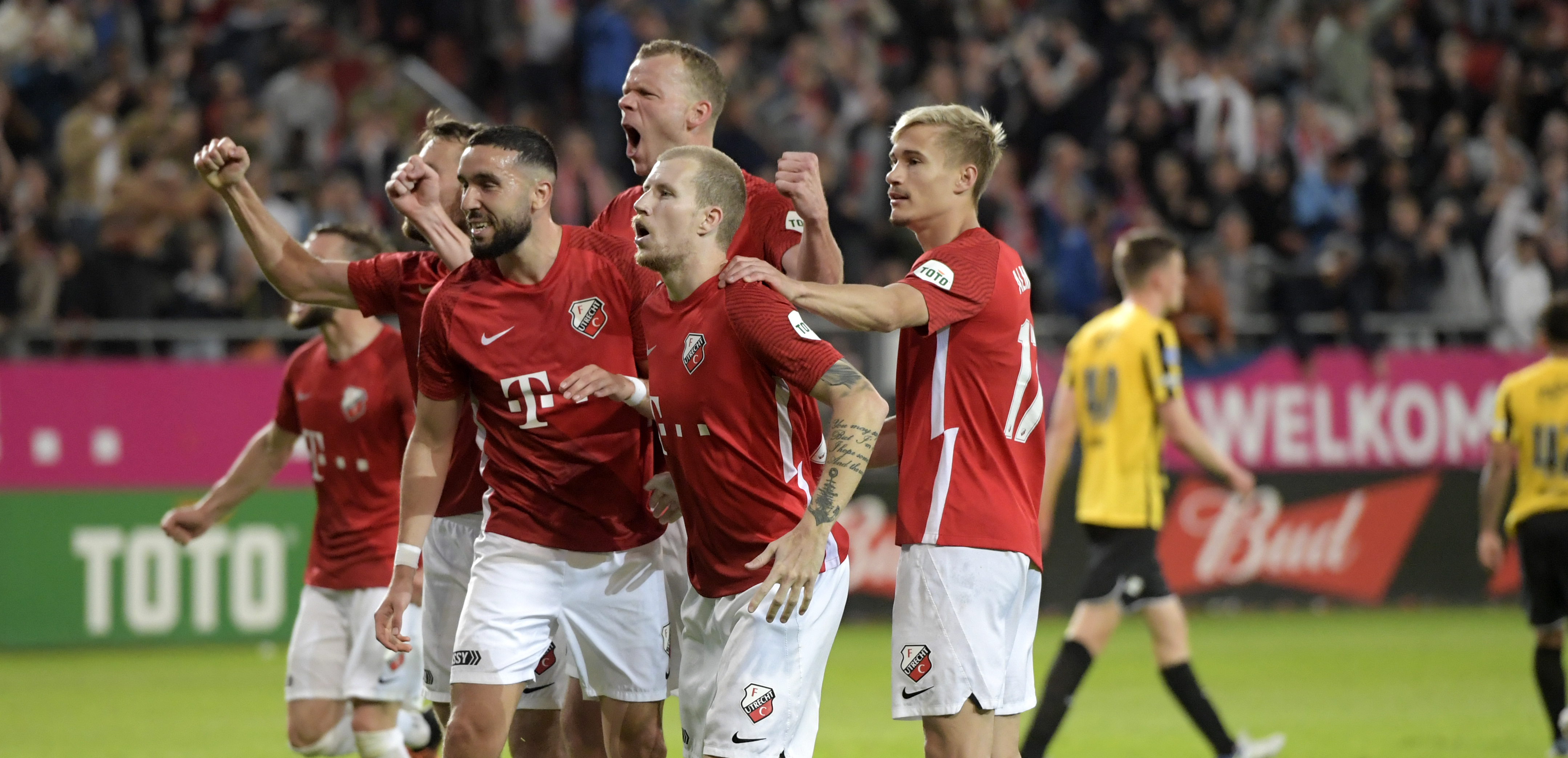 Strijdlustig FC Utrecht wint heenduel halve finale