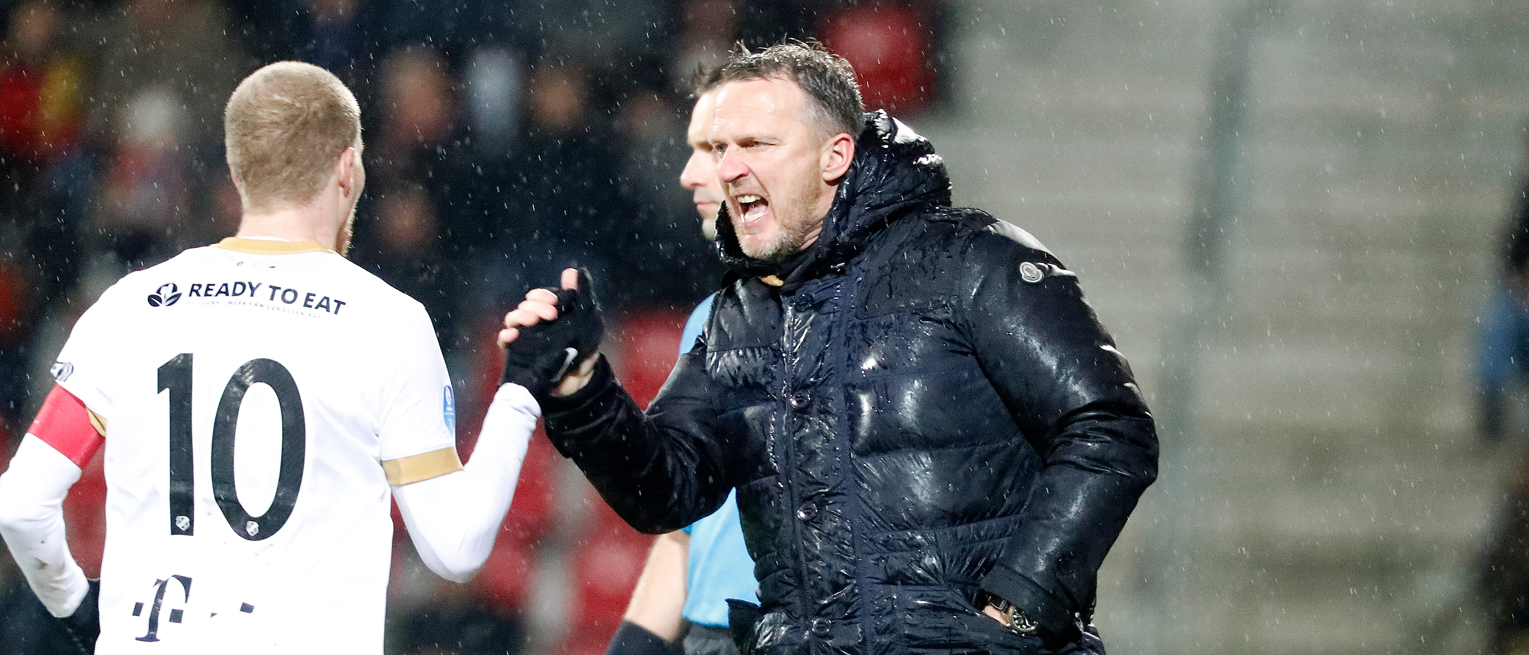 Van den Brom: 'Elftal gezien dat op voetbal zit'