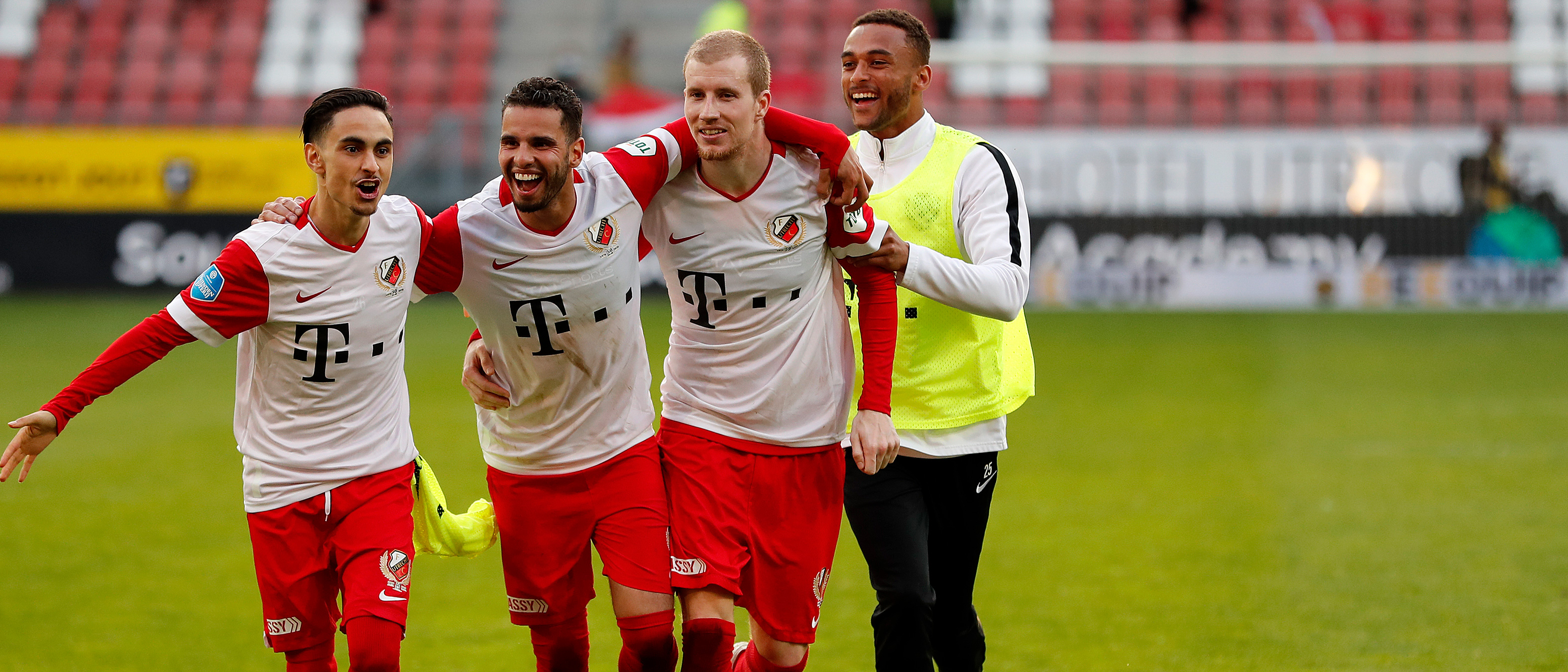 FC Utrecht verovert in sfeervol Stadion Galgenwaard finaleplek