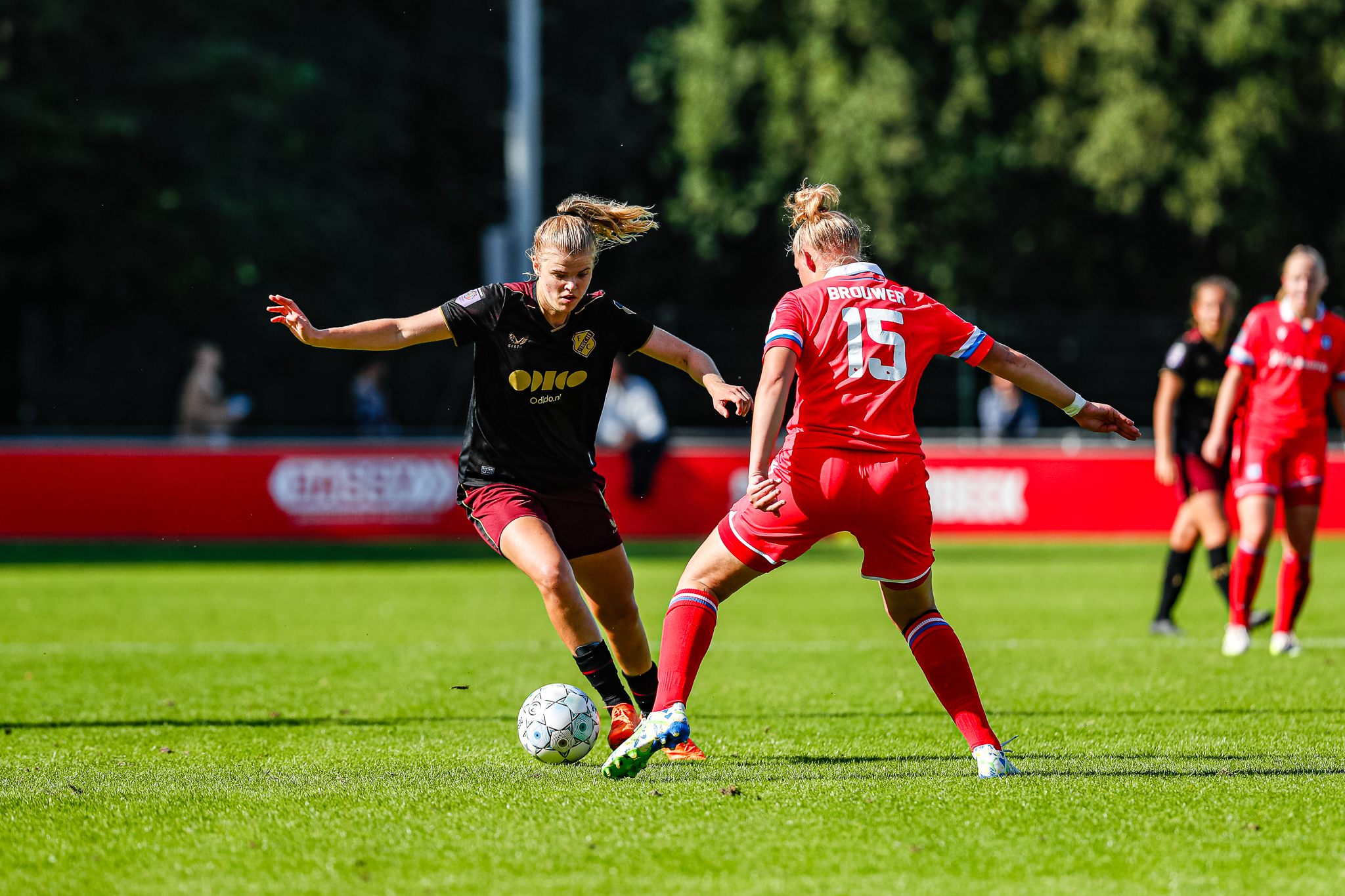 Eshly Bakker benut penalty en bezorgt FC Utrecht Vrouwen derde driepunter