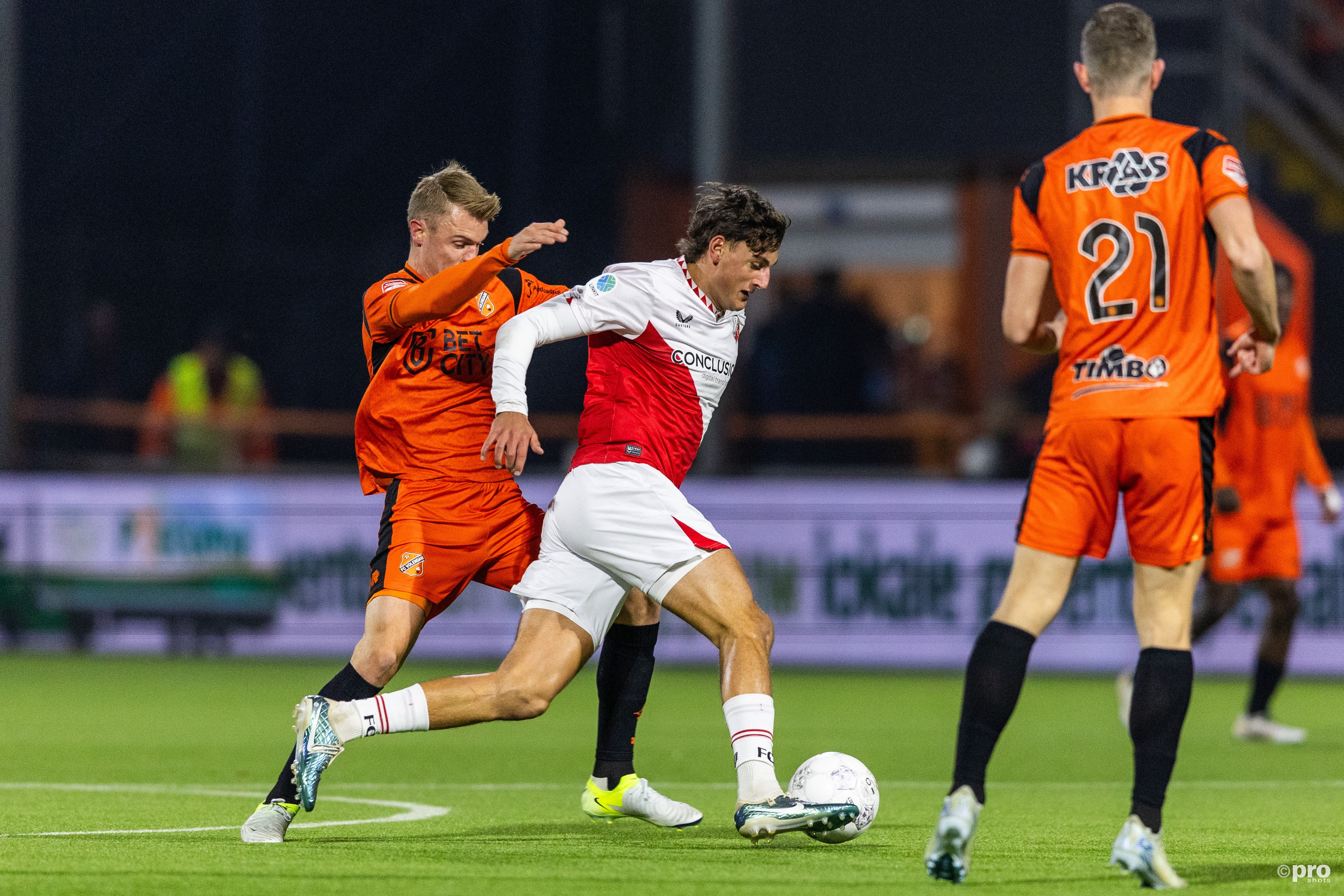 Jong FC Utrecht strijdend ten onder in Kras Stadion