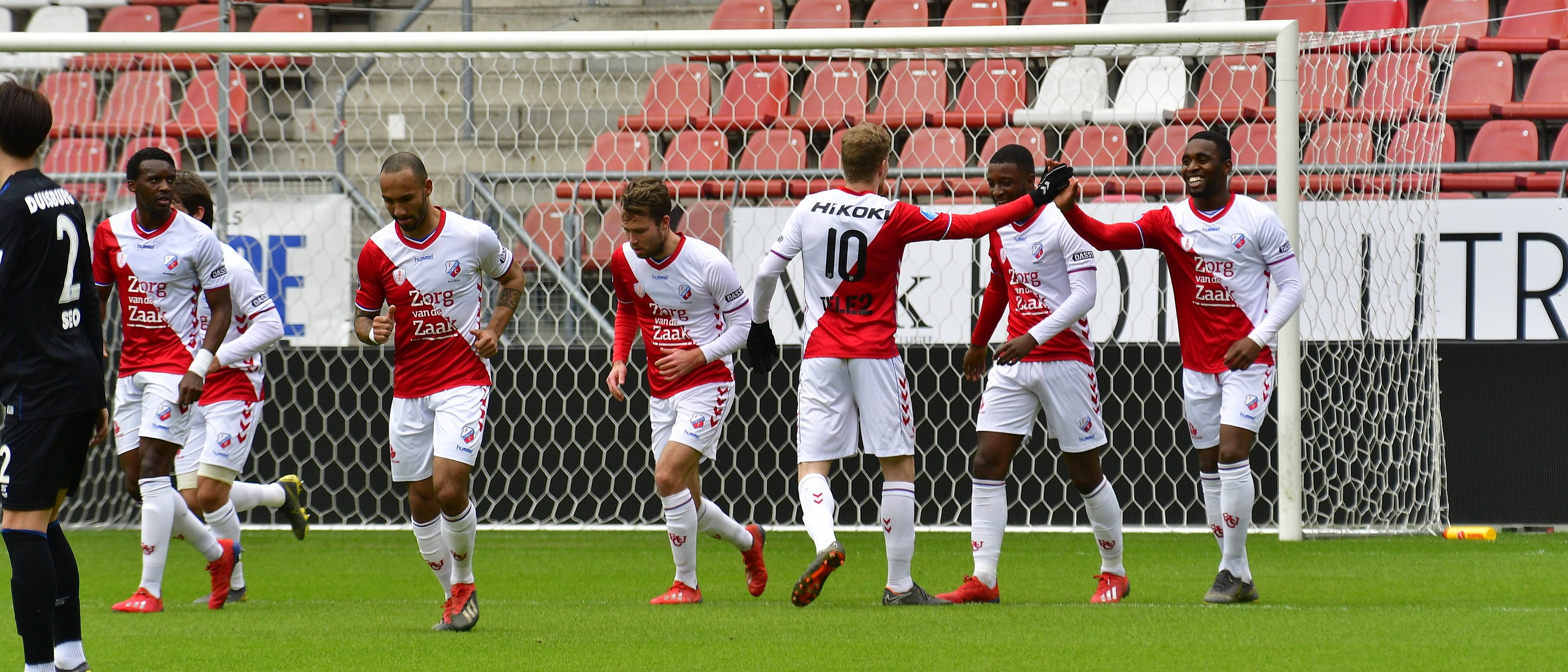 FC Utrecht wint besloten oefenduel met ruime cijfers