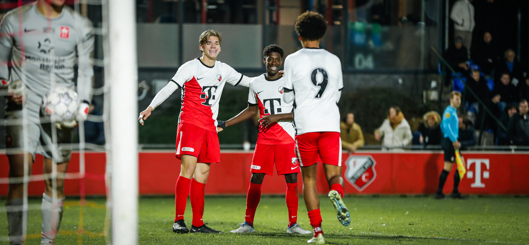 Jong FC Utrecht ruim en verdiend langs MVV Maastricht