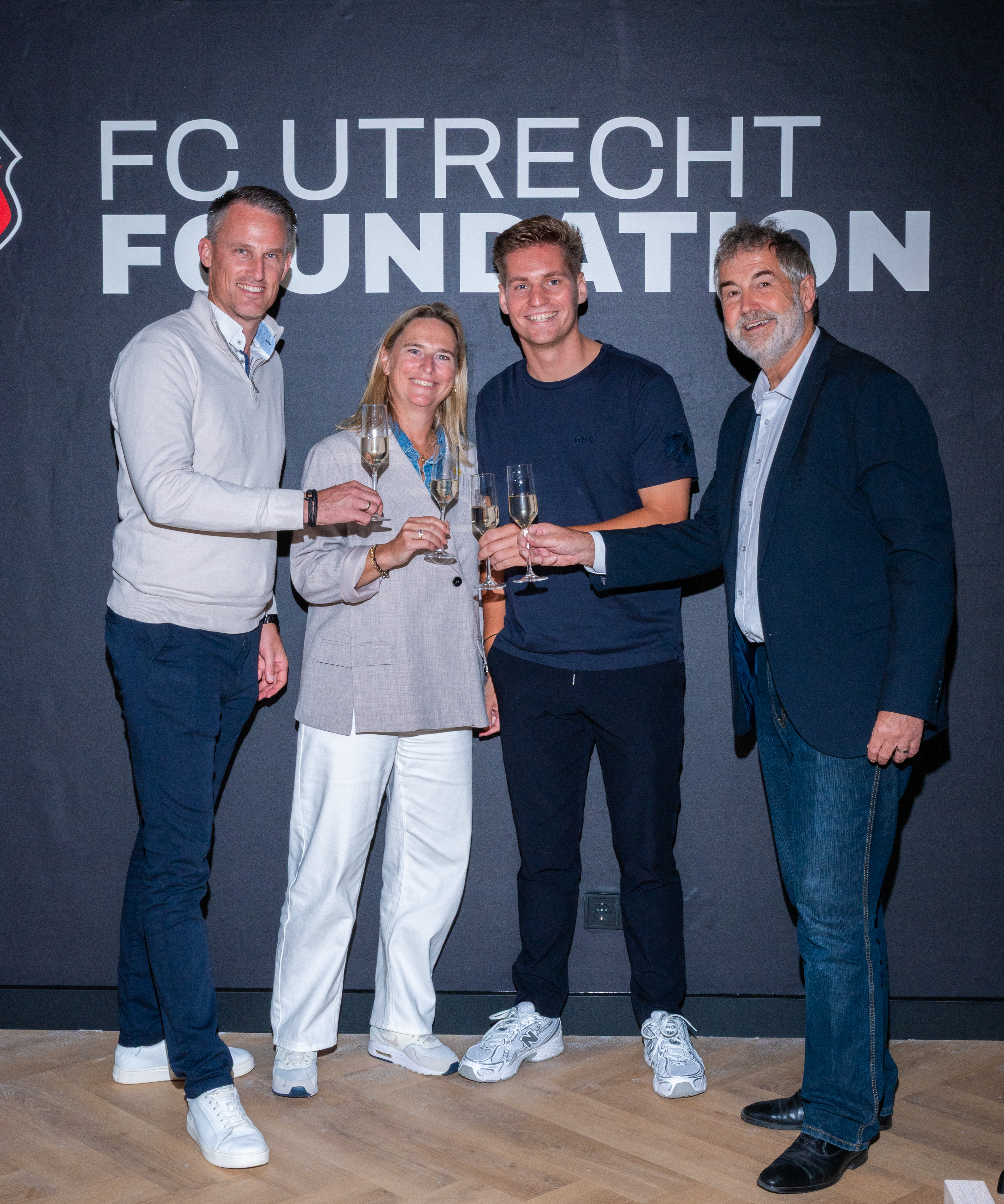 DHL eCommerce en FC Utrecht Foundation samen de wijk in