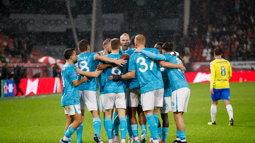 FC Utrecht wint in waterballet van Waalwijkers