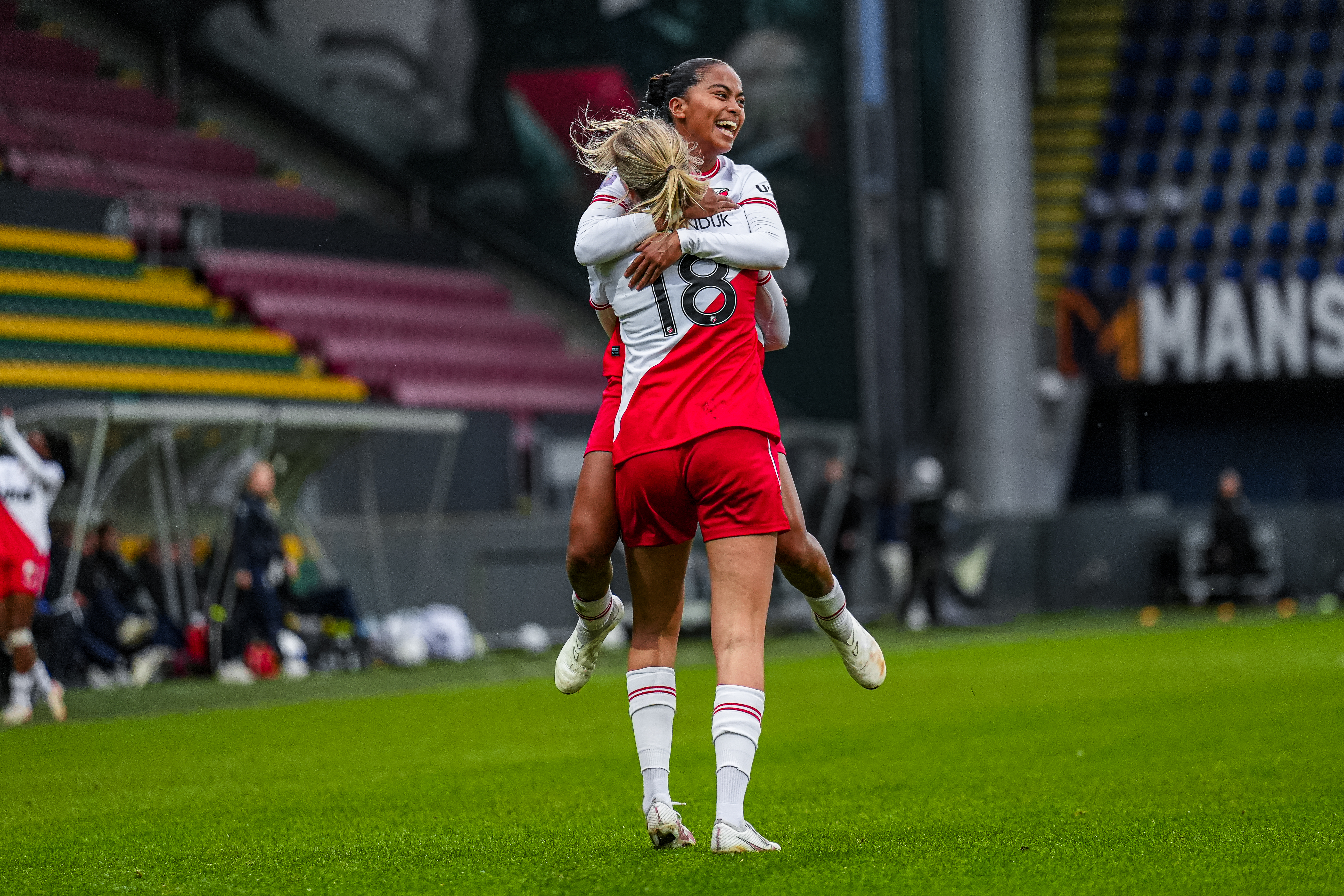 FC Utrecht Vrouwen sluit comebackseizoen af in De Kuip