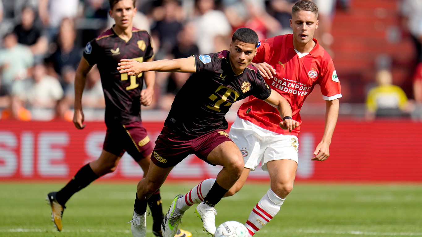 FC Utrecht onderuit tijdens eerste speeldag FC Utrecht onderuit tijdens eerste speeldag