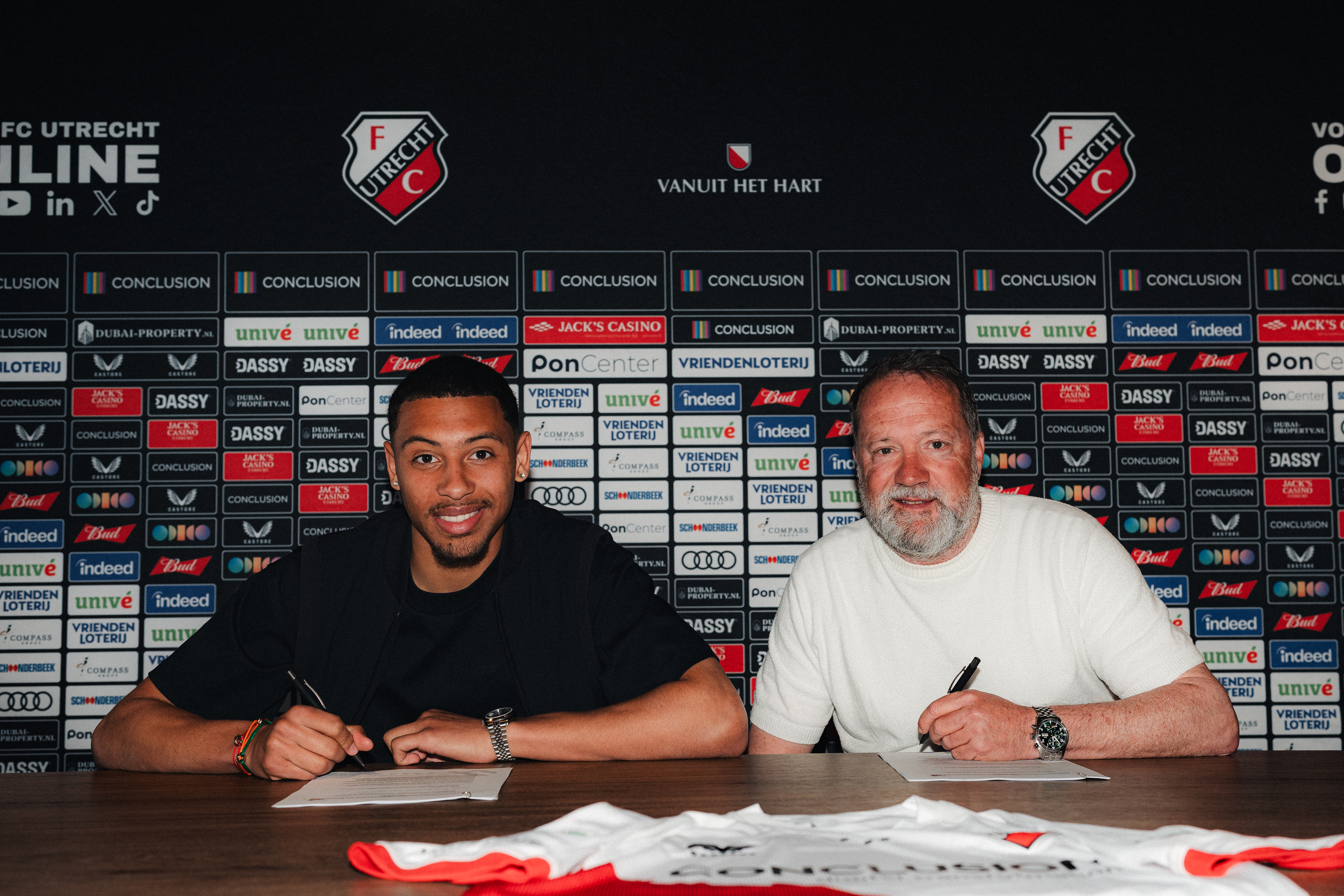 FC Utrecht verlengt contract van Björn Menzo
