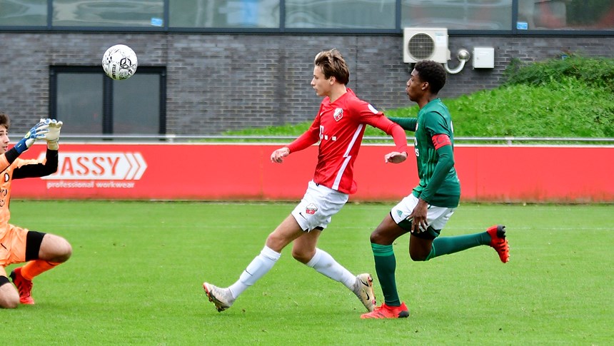 Wedstrijd van de Week: Ruime overwinning FC Utrecht O17 op een zonovergoten Zoudenbalch