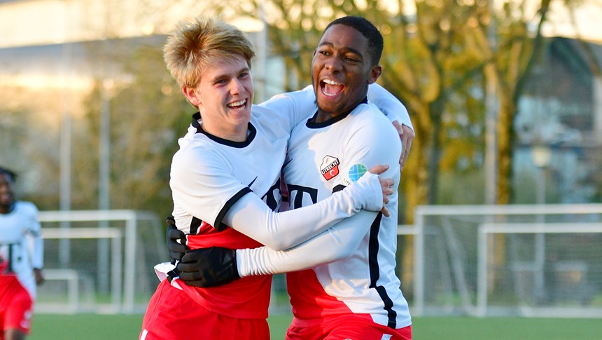 FC Utrecht O16 promoveert naar hoogste divisie