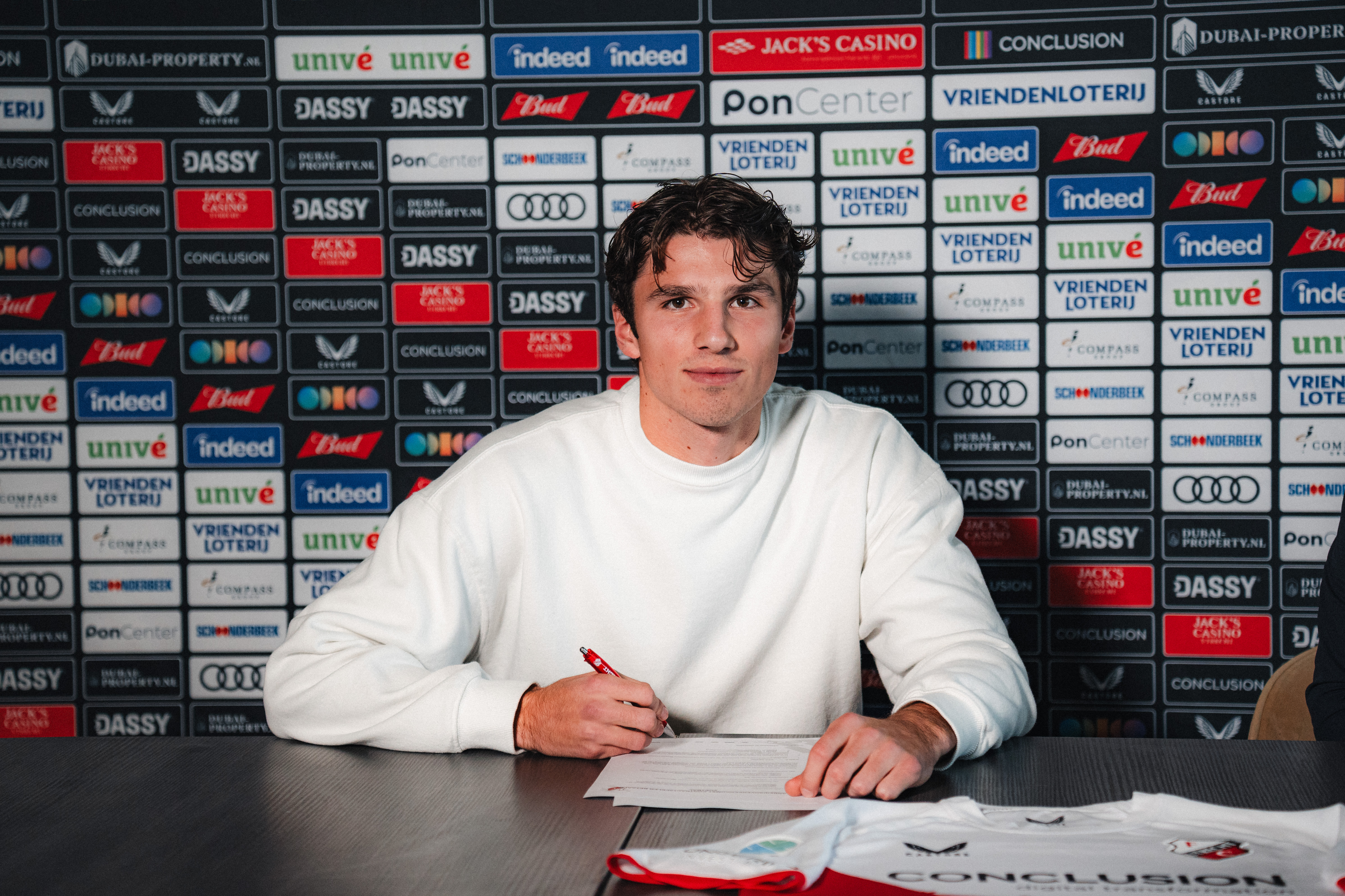 Eerste profcontract voor Per Kloosterboer