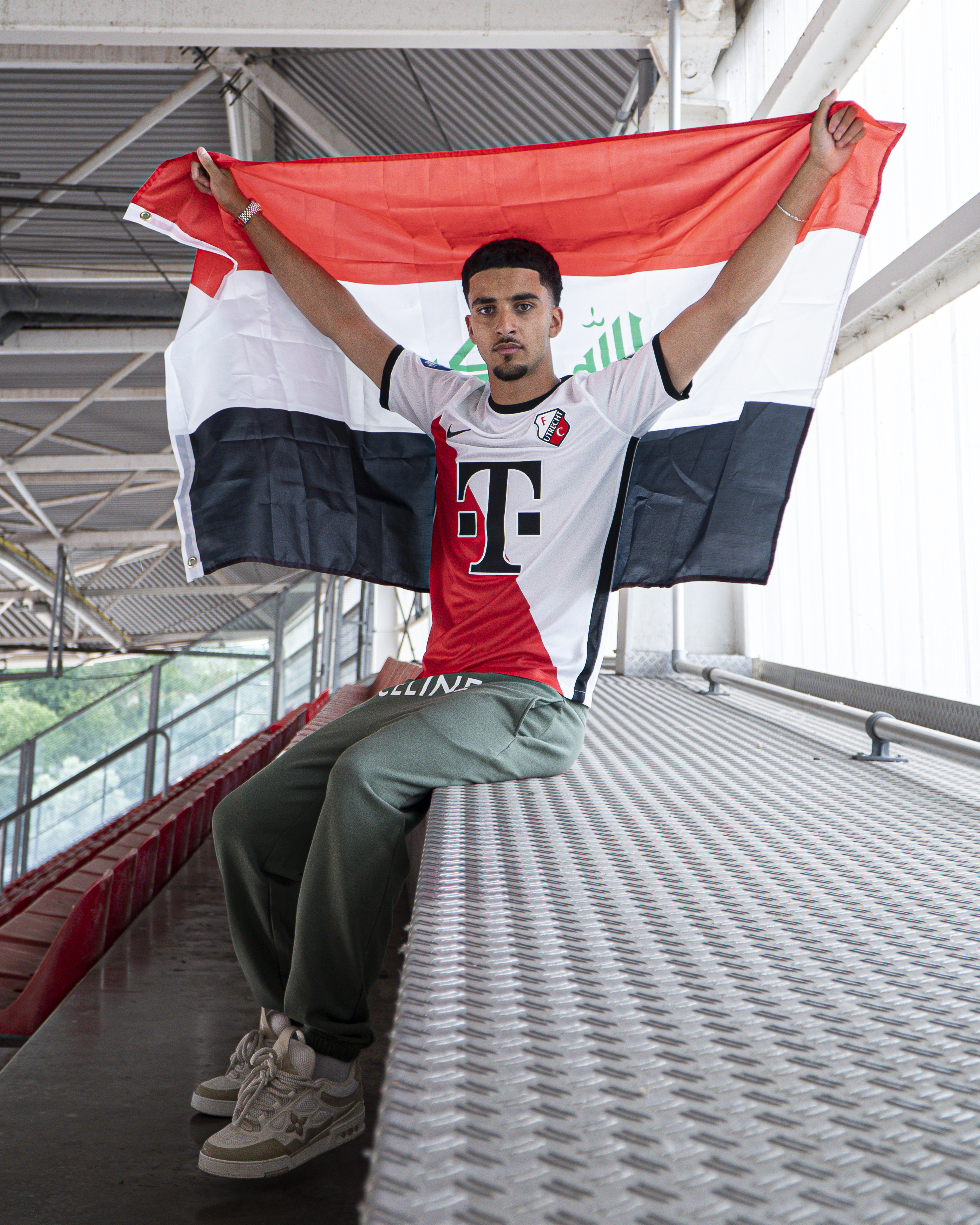 'Dit is PITTIG! | ZIDANE IQBAL LEERT NEDERLANDS