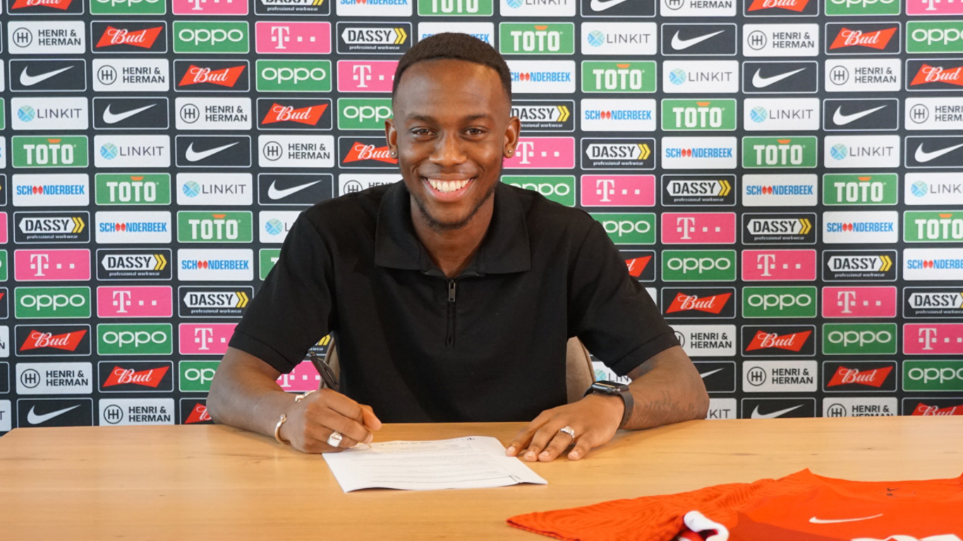 Contract Djevencio van der Kust opengebroken en verlengd