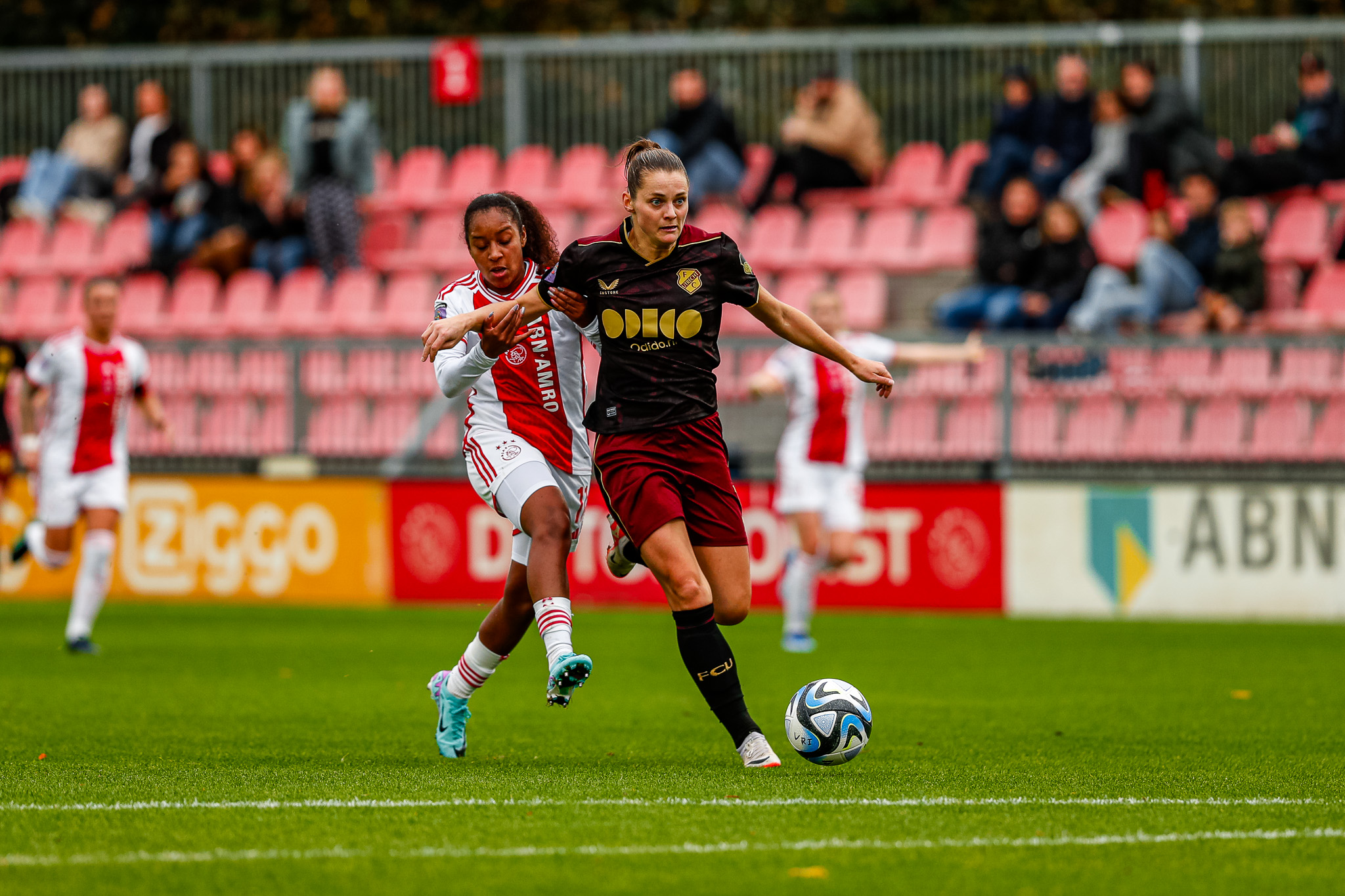 FC Utrecht Vrouwen op bezoek bij recordkampioen