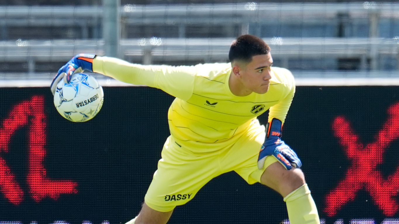 Mees Eppink in Oranje Onder 19-voorselectie