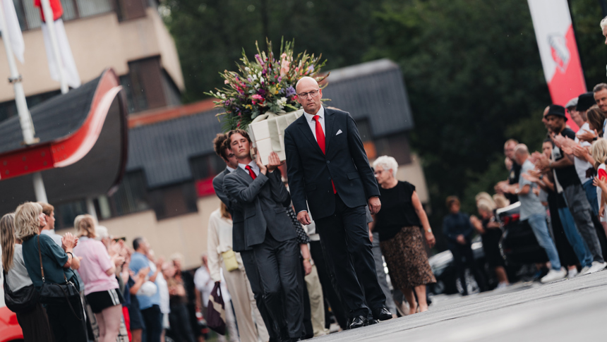 Waardig afscheid van clubicoon Leo van Veen