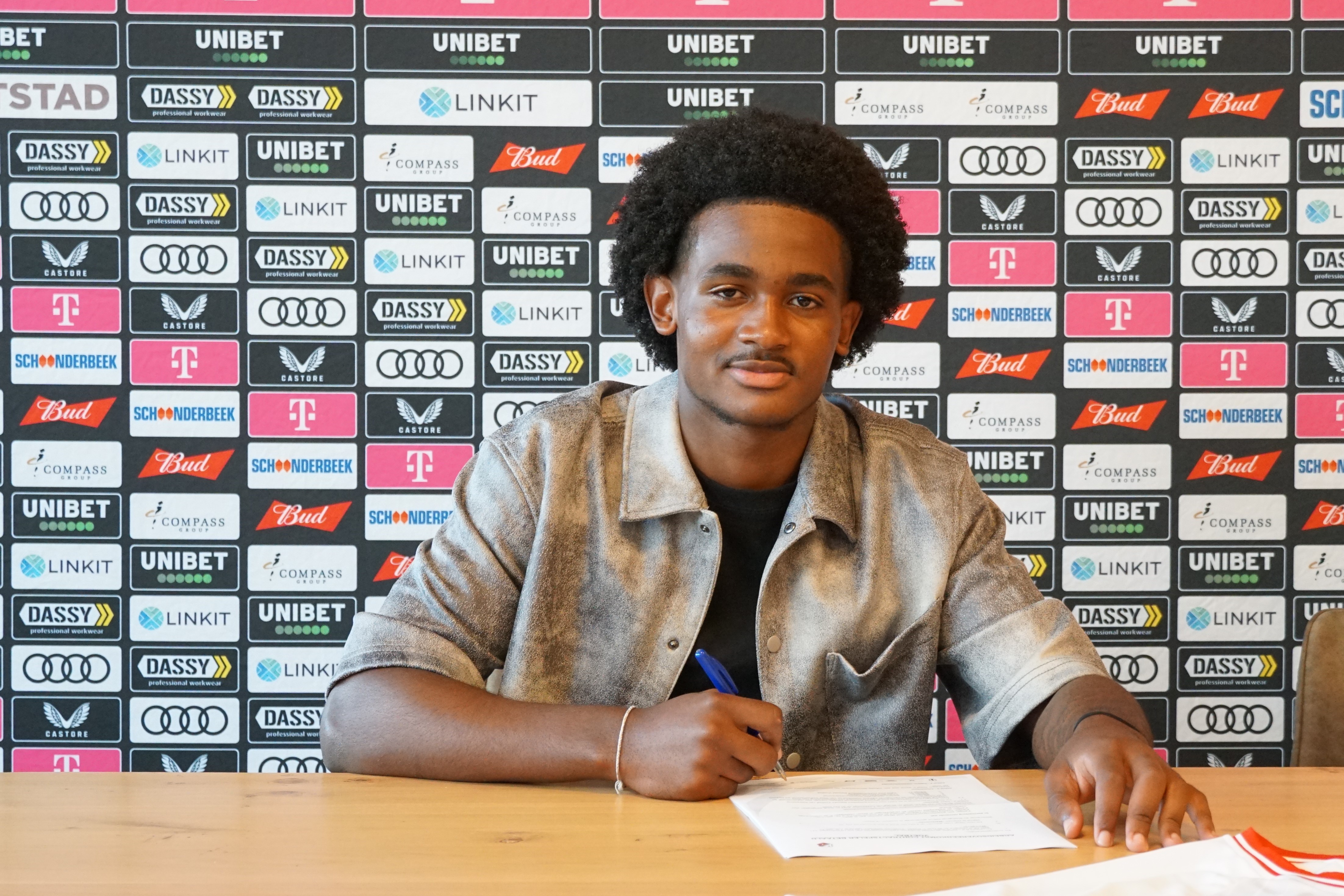 Eerste profcontract: Nazjir Held vastgelegd door FC Utrecht