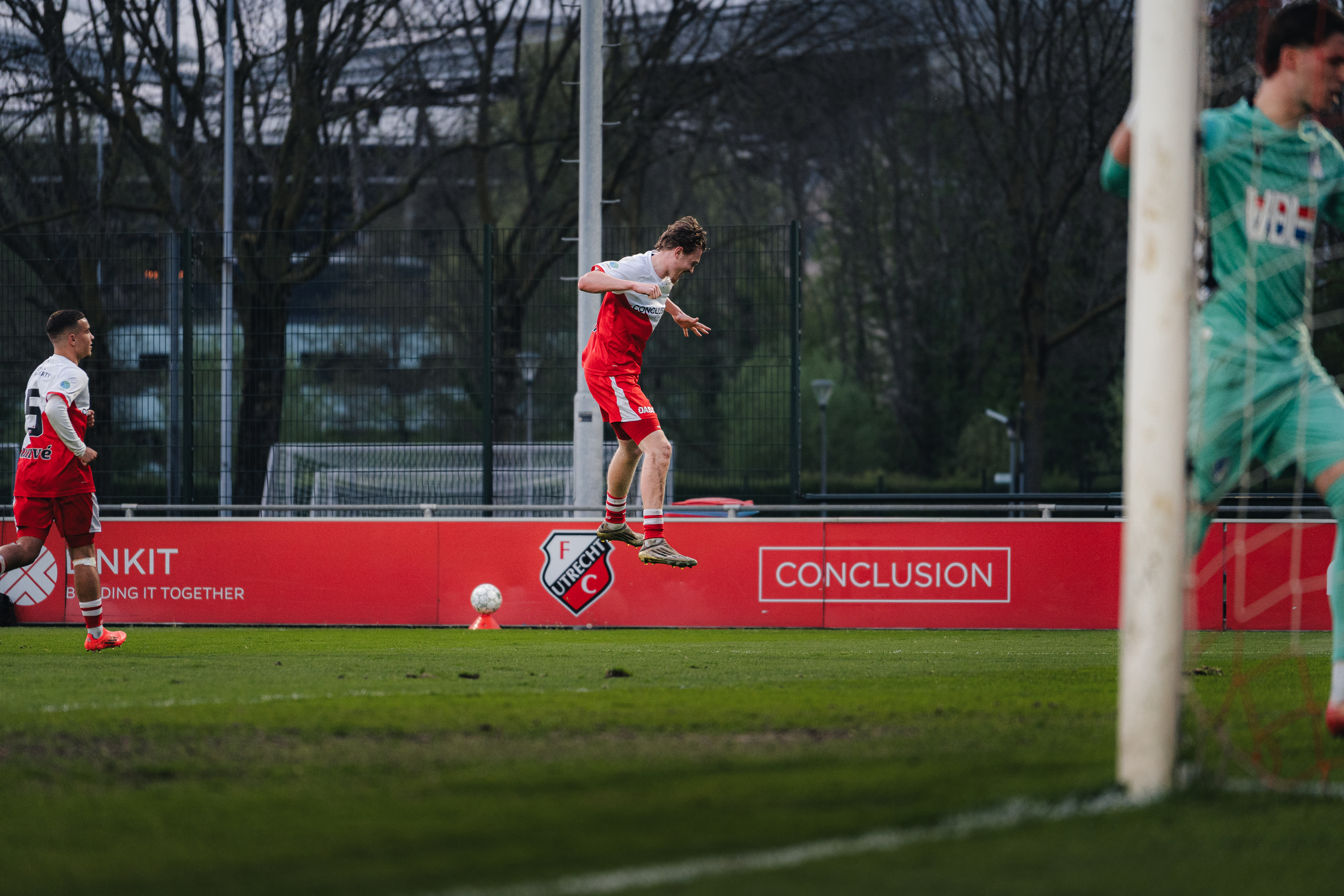 Laatste thuiswedstrijd Jong FC Utrecht eindigt in zege
