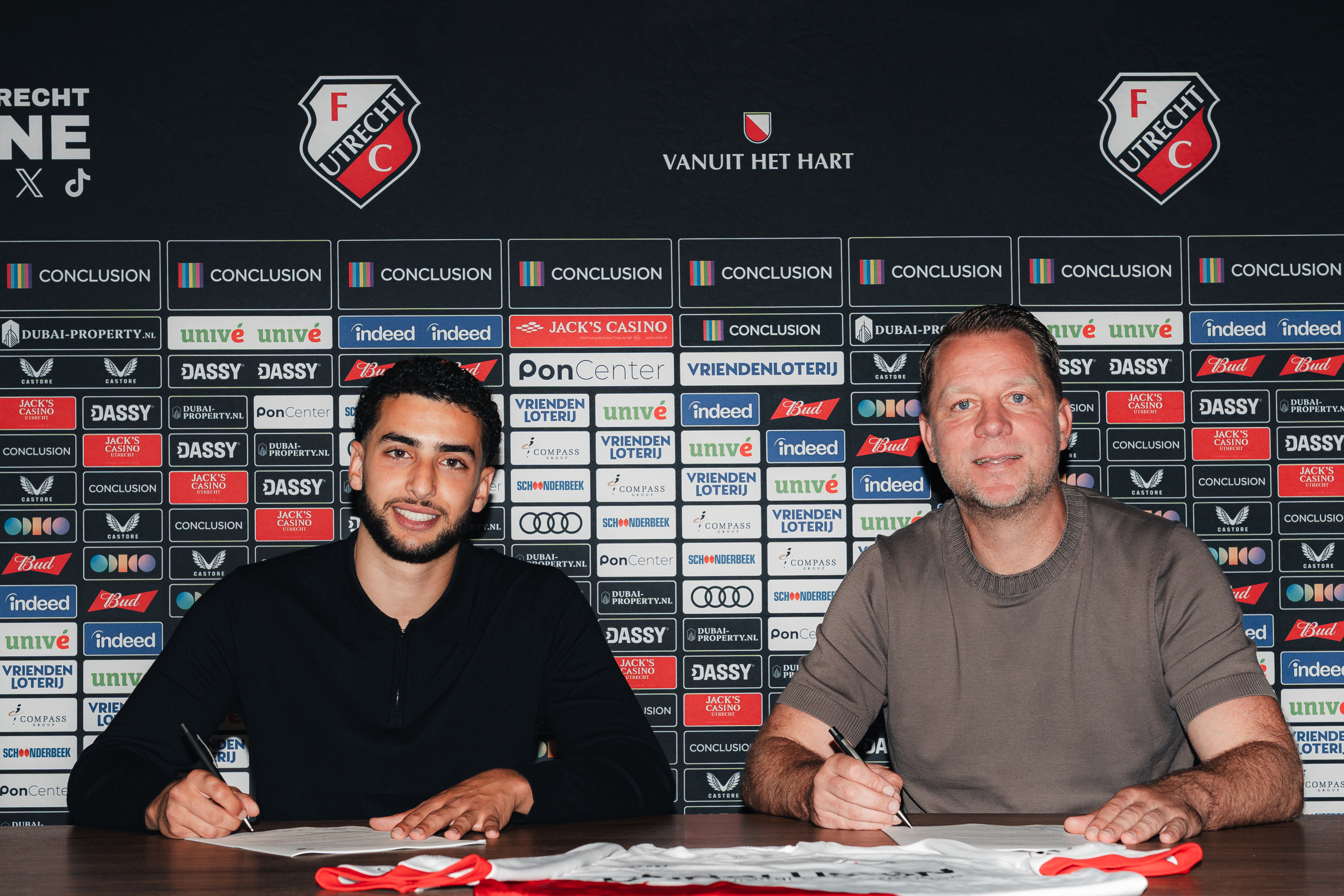 Oualid Agougil tekent nieuw contract