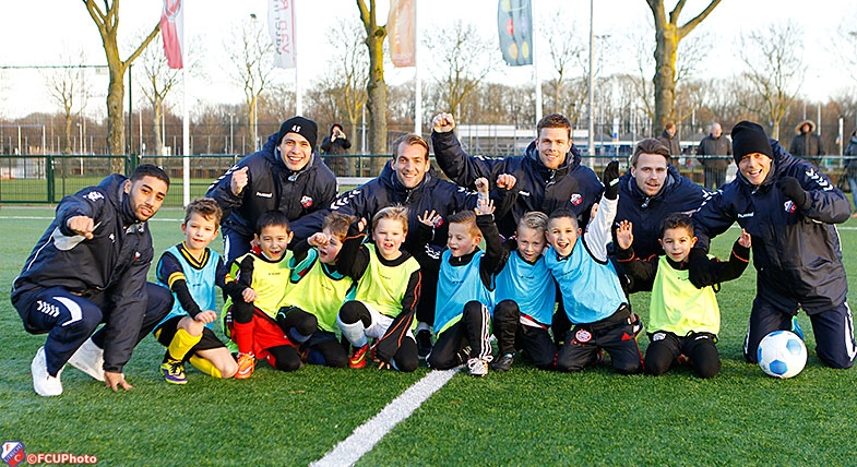 Spelers FC Utrecht zetten zich in voor Play4oneMen
