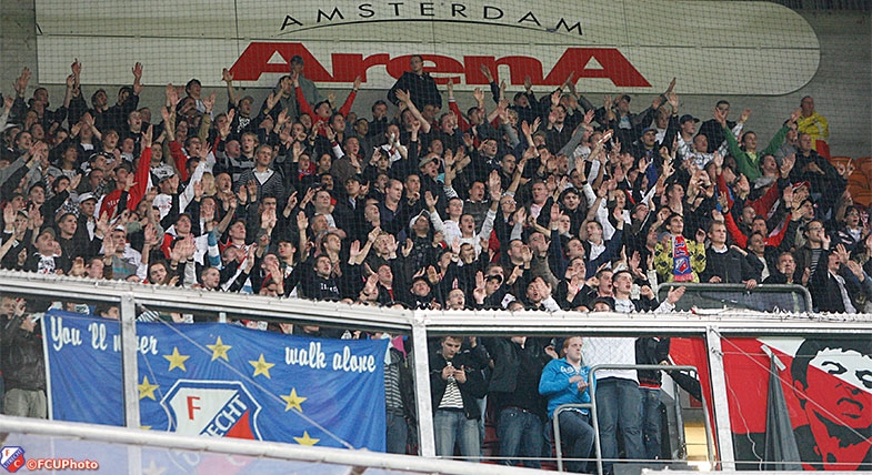 Twee extra supportersbussen naar Ajax-uit
