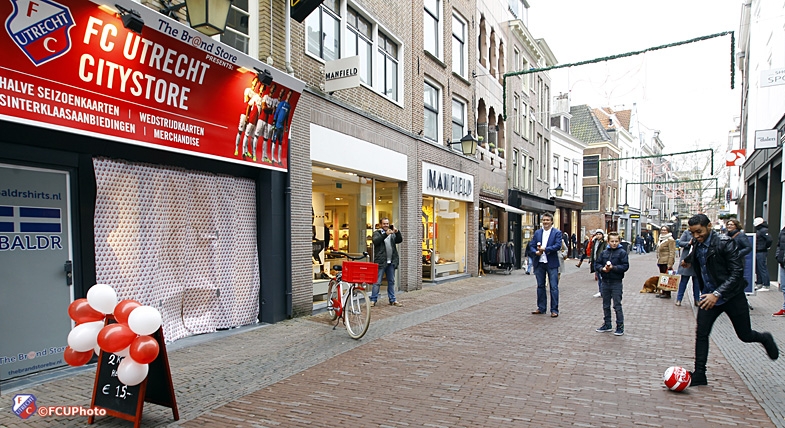 Kali schiet FC Utrecht Citystore open
