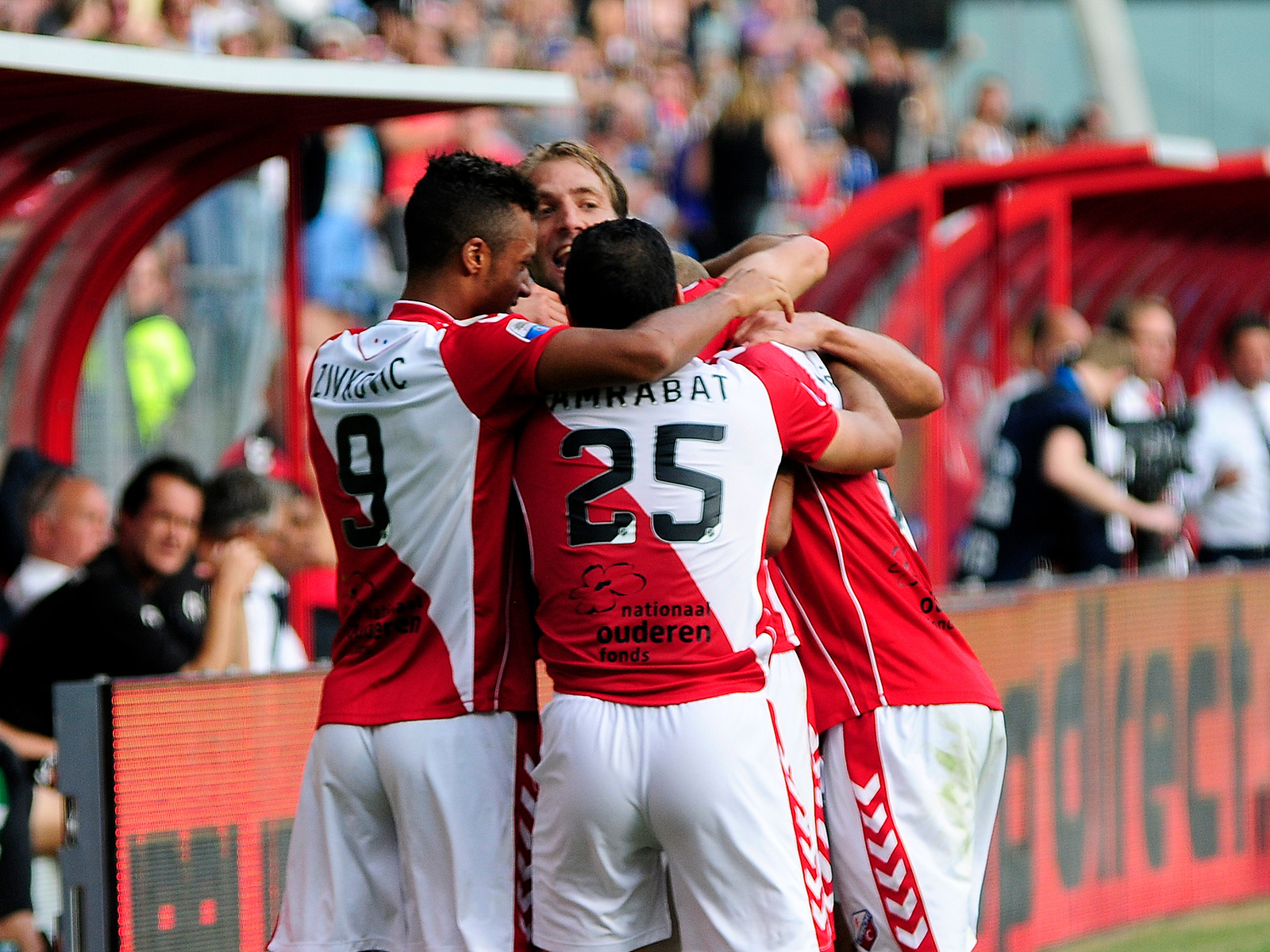 Tele2 maakt vuist voor Nationaal Ouderenfonds