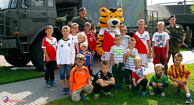 Junior Tigers nemen kijkje op Kromhout Kazerne