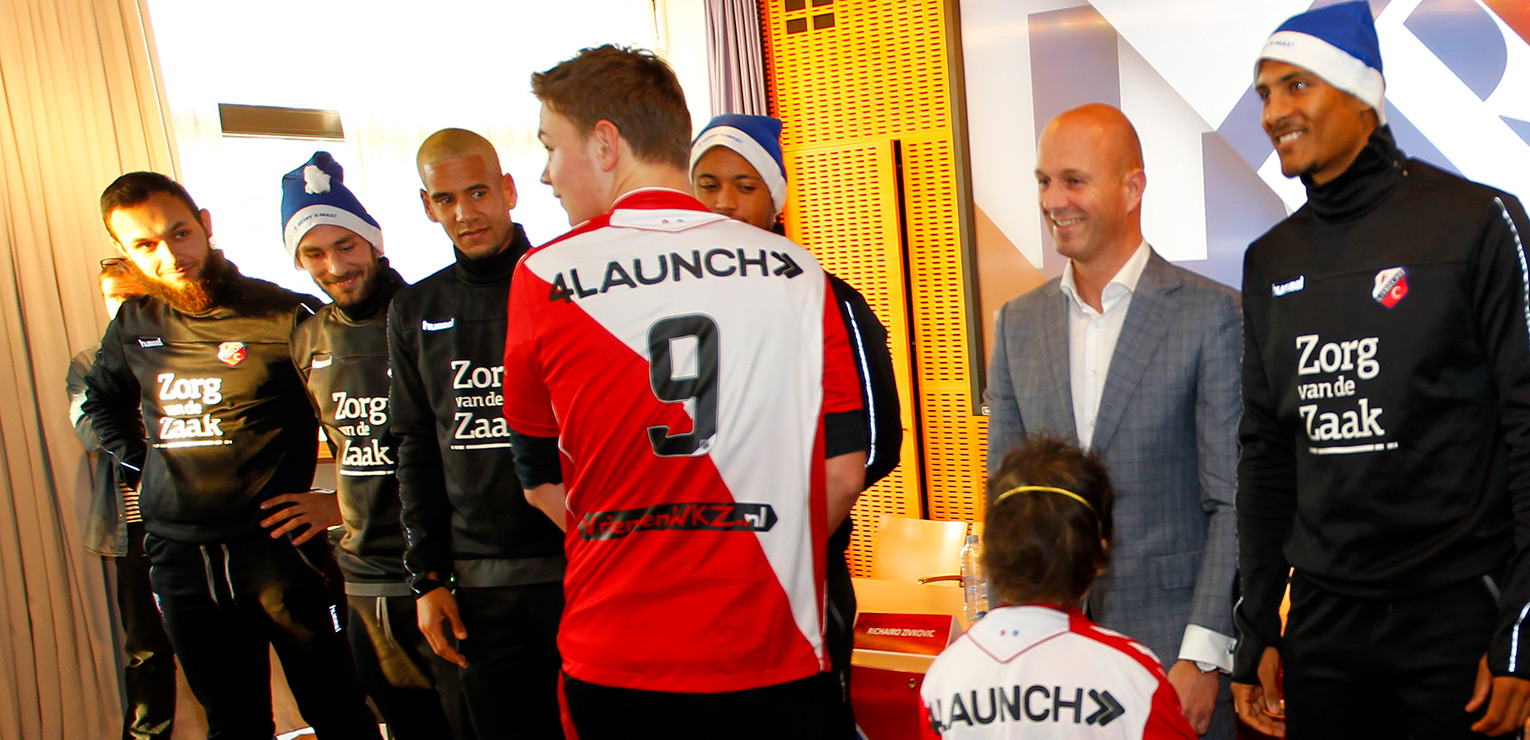 Tele2 doneert shirt aan Vrienden WKZ