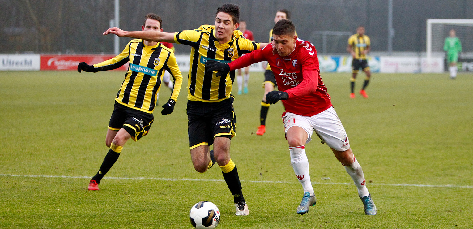 Oefenwedstrijd Jong FC Utrecht - Jong Vitesse in beeld