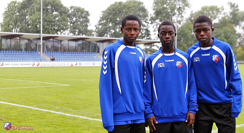 FC Utrecht O17 bezoekt TUFA in Ghana