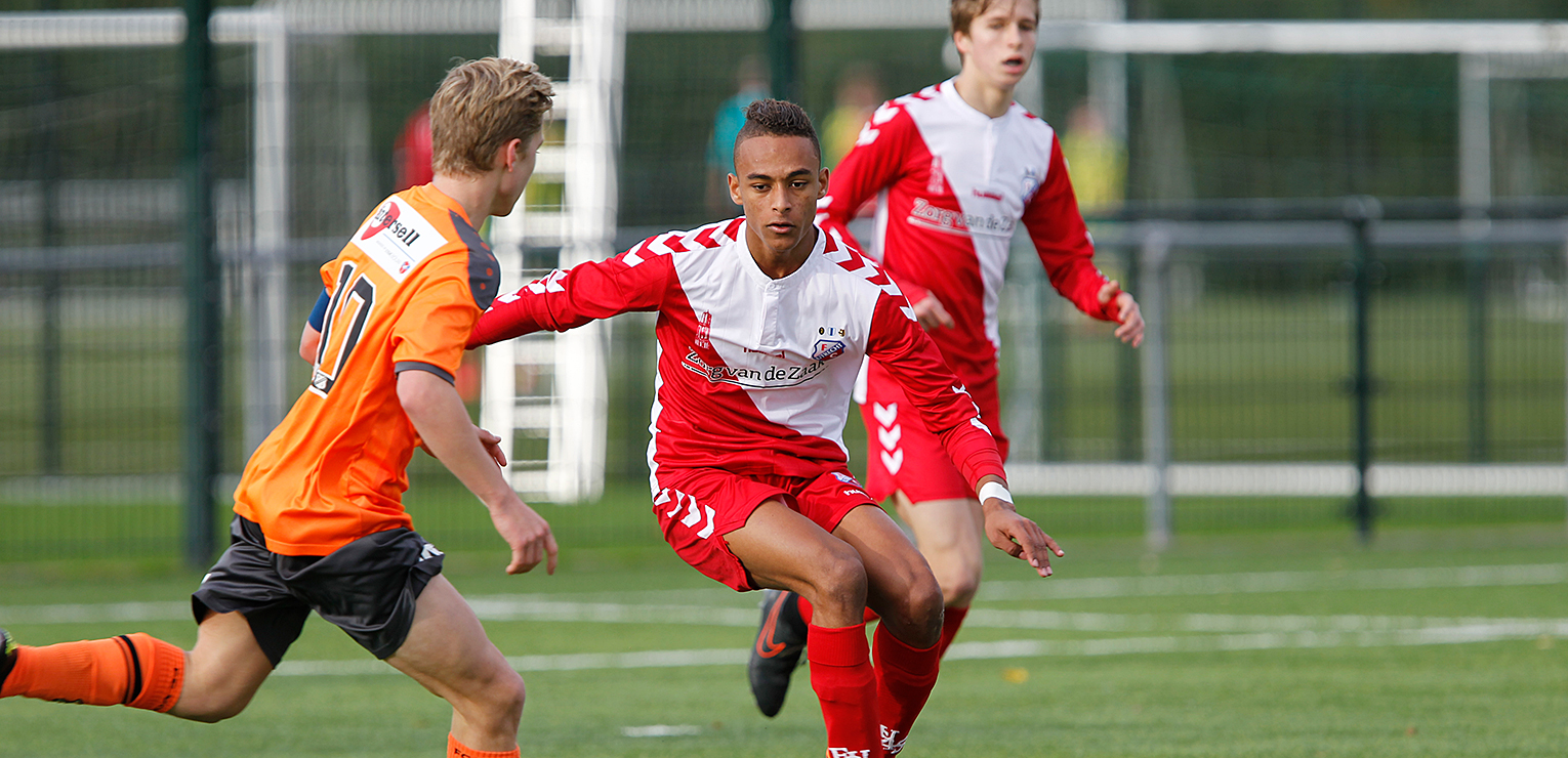 FC Utrecht bindt jeugdspeler Tommy St. Jago
