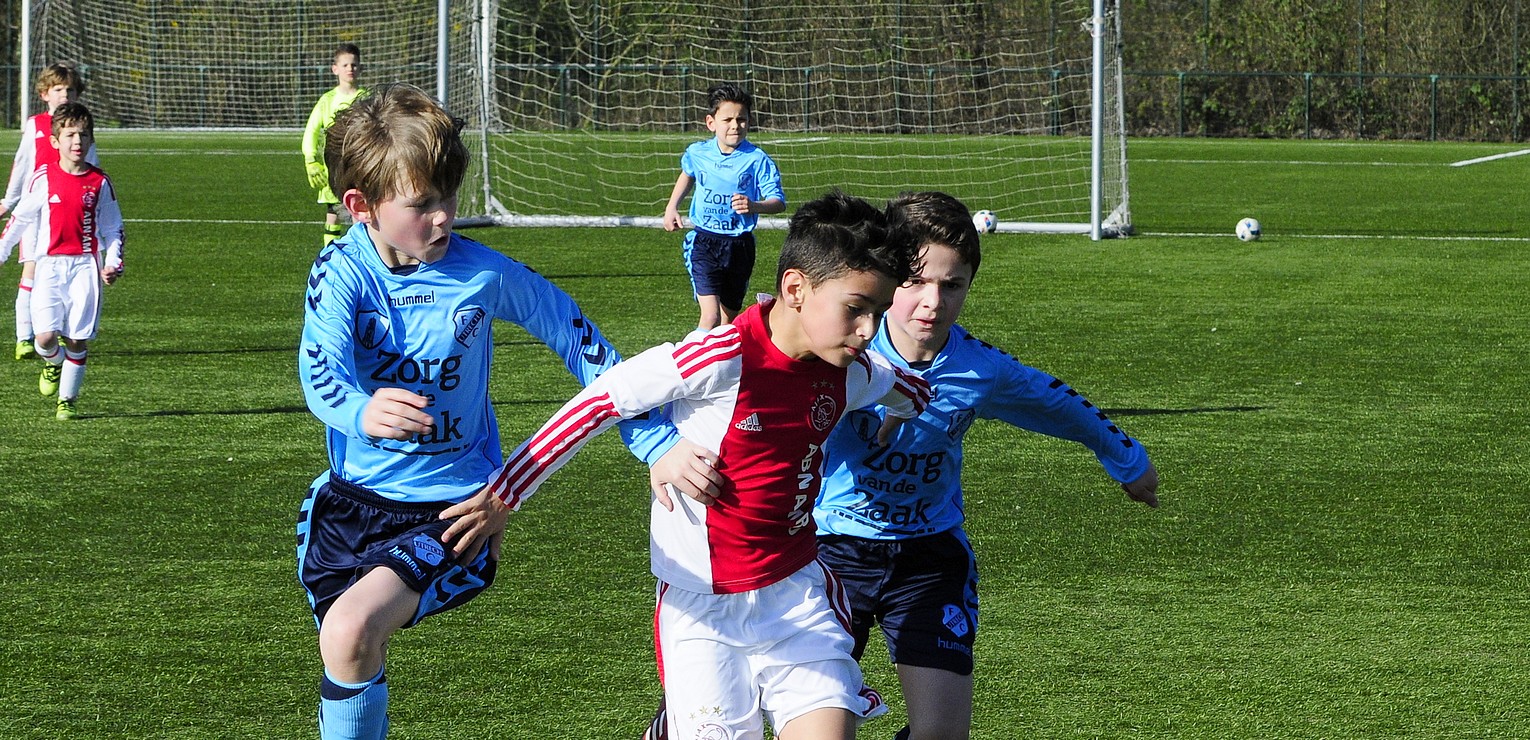 FC Utrecht O9 verdedigt goed