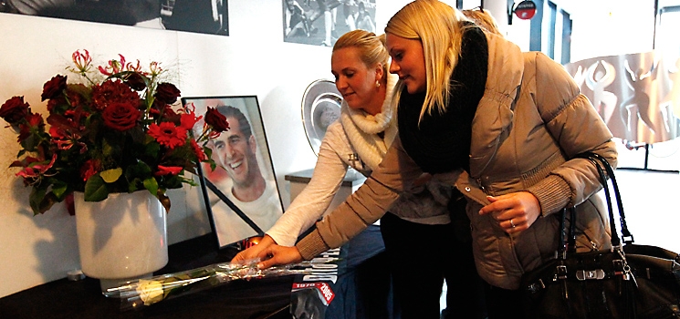Herdenking Di Tommaso in stadion