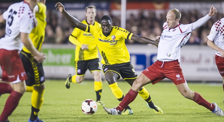 Drie koplopers bij biedingen op bekershirt