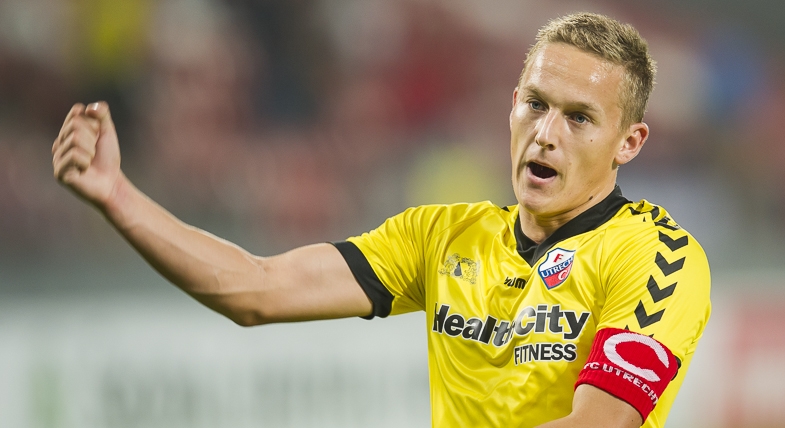 Biedingen op ‘DOS’-bekershirts stromen binnen