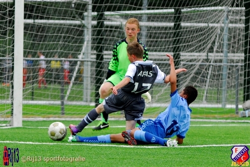 fotoverslag FC Utrecht O15 (C1) - AZ C1
