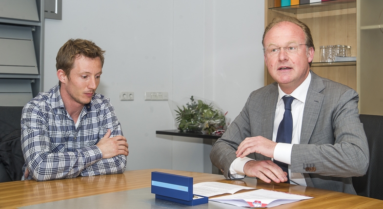 FC Utrecht legt Van der Gun jaar langer vast (video-update)