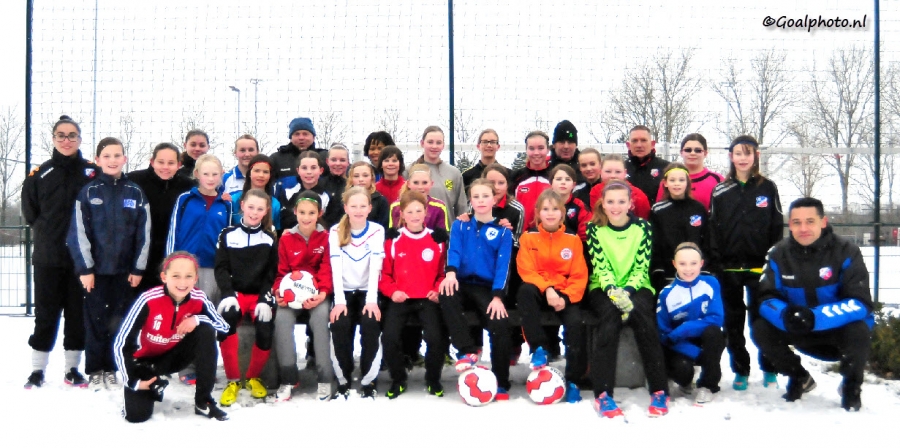 Talenten trotseren de sneeuw voor FCU Girlsacademy!