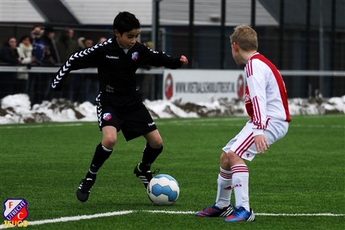 FC Utrecht O12 verslaat koploper Ajax D2