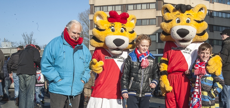Sfeervolle Fan Village druk bezocht