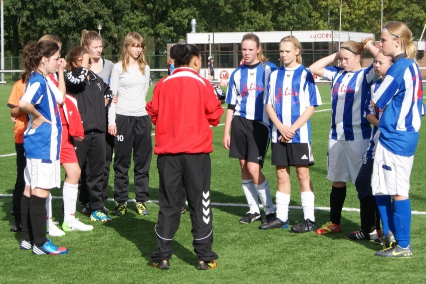 Al 24 aanmeldingen FC Utrecht Meisjesvoetbalschool!