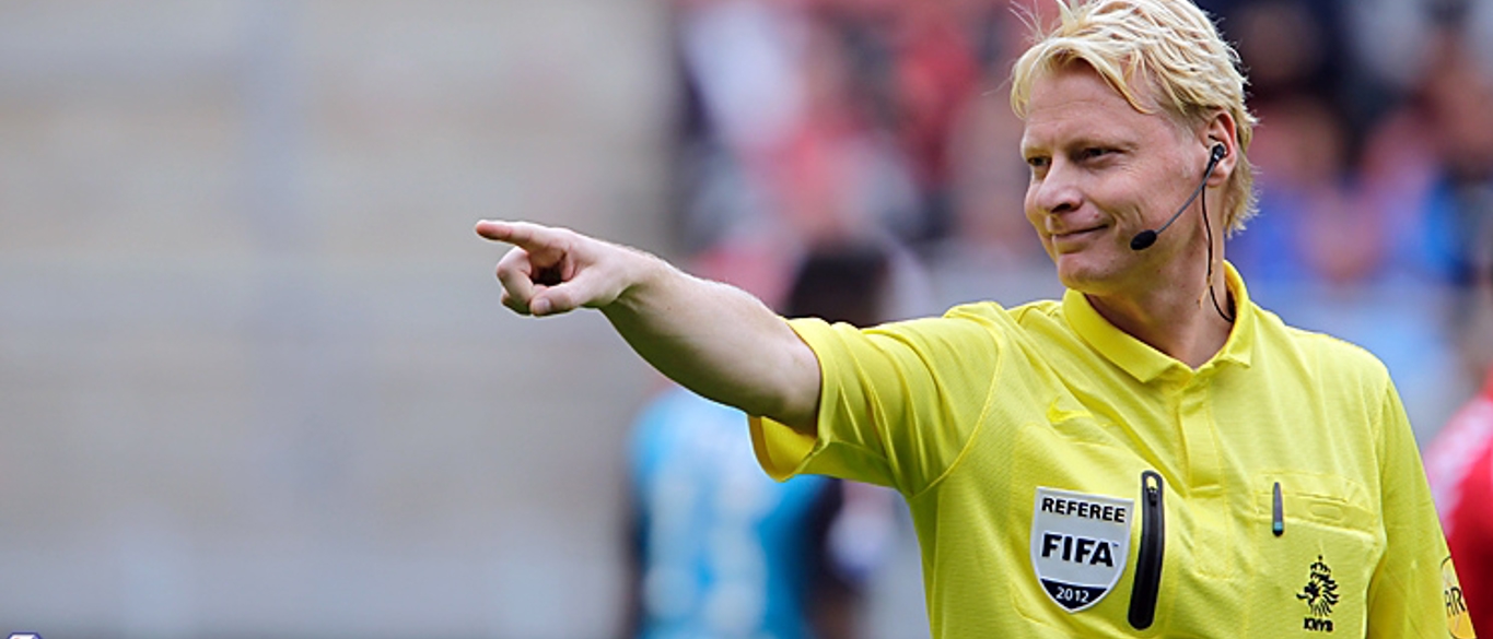 Kevin Blom fluit Twenteuit