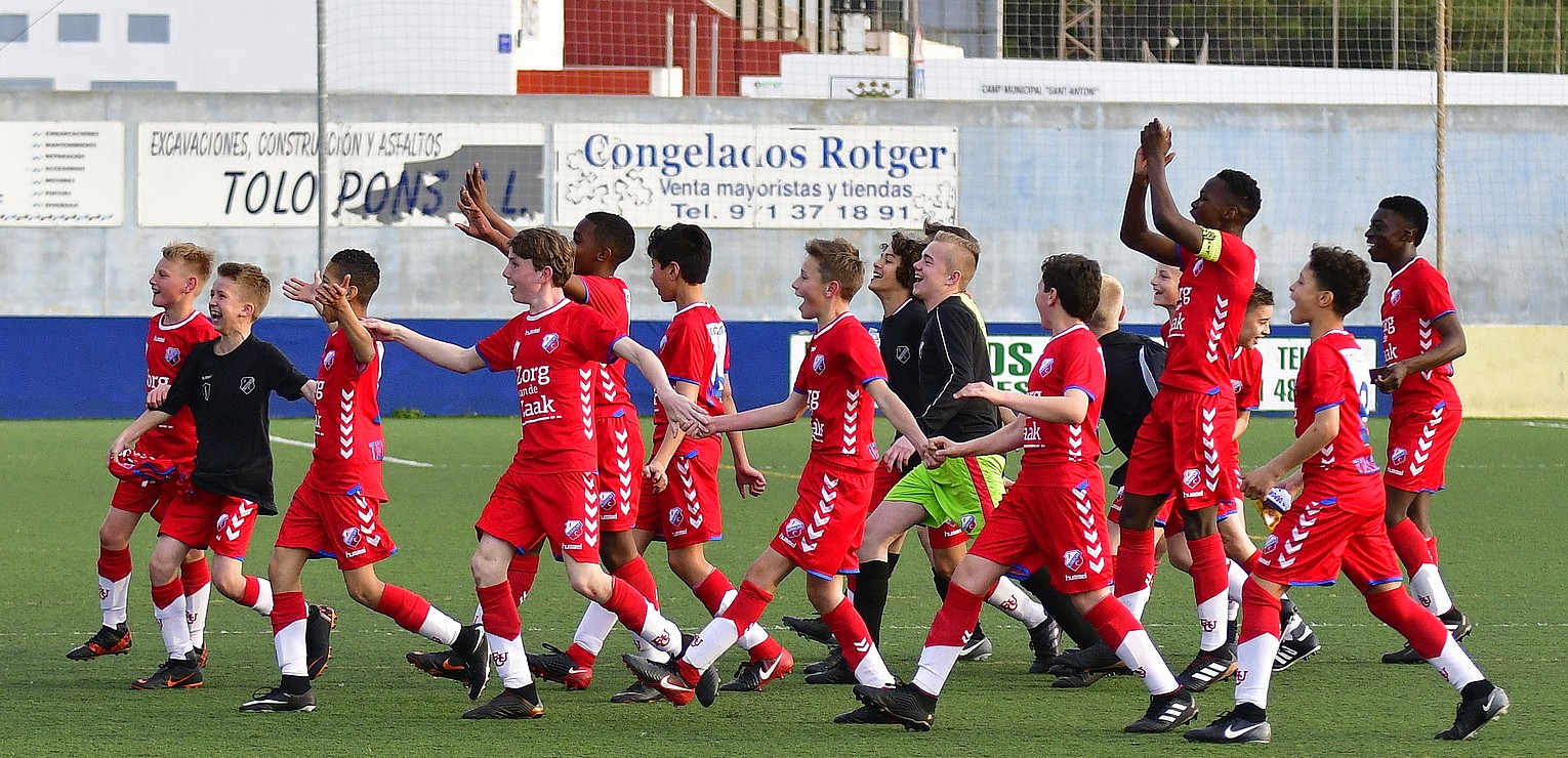 FC Utrecht O13 en O15 spelen toernooi op Menorca