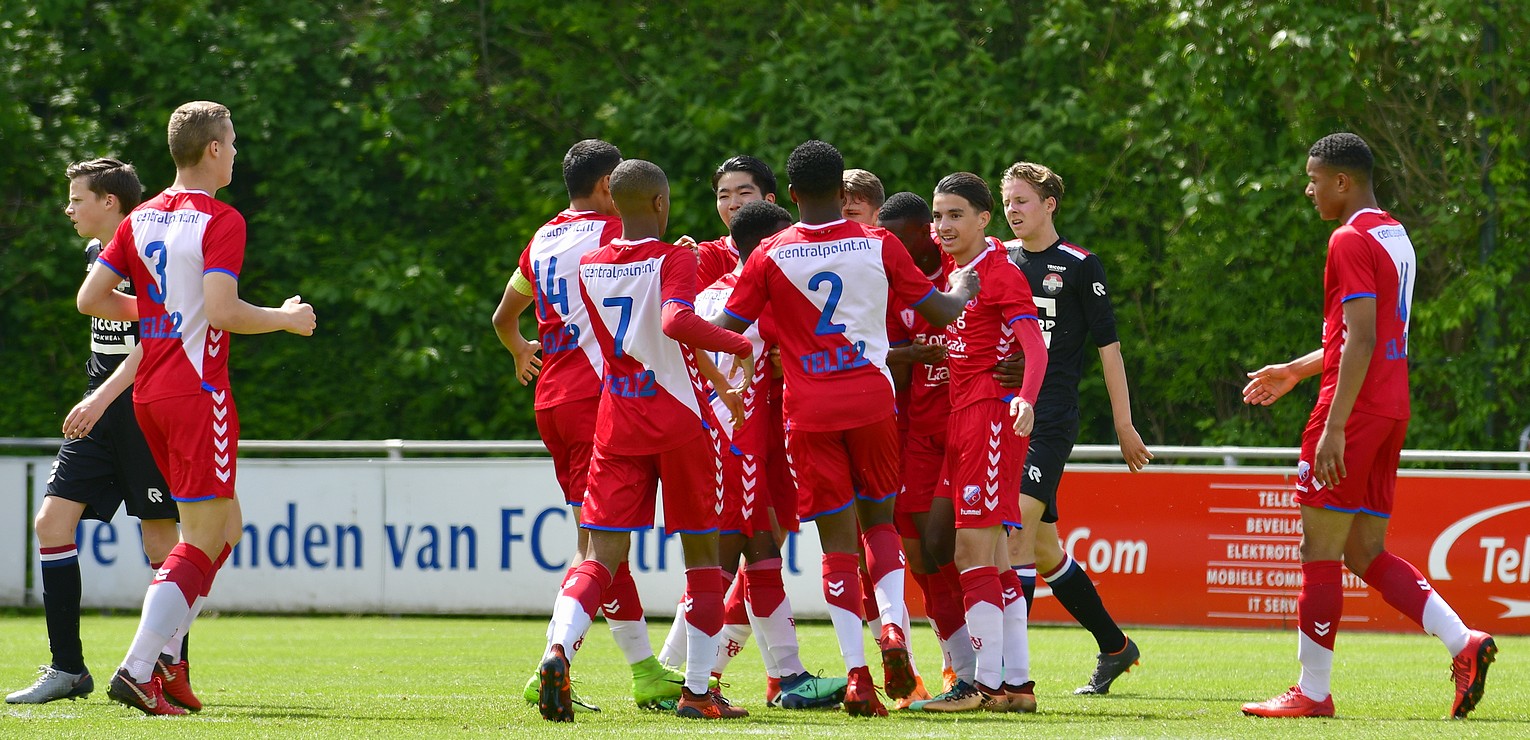 FC Utrecht O17 pakt broodnodige punten